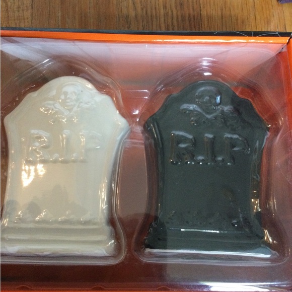 Two Halloween salt and pepper shakers - Picture 4 of 5
